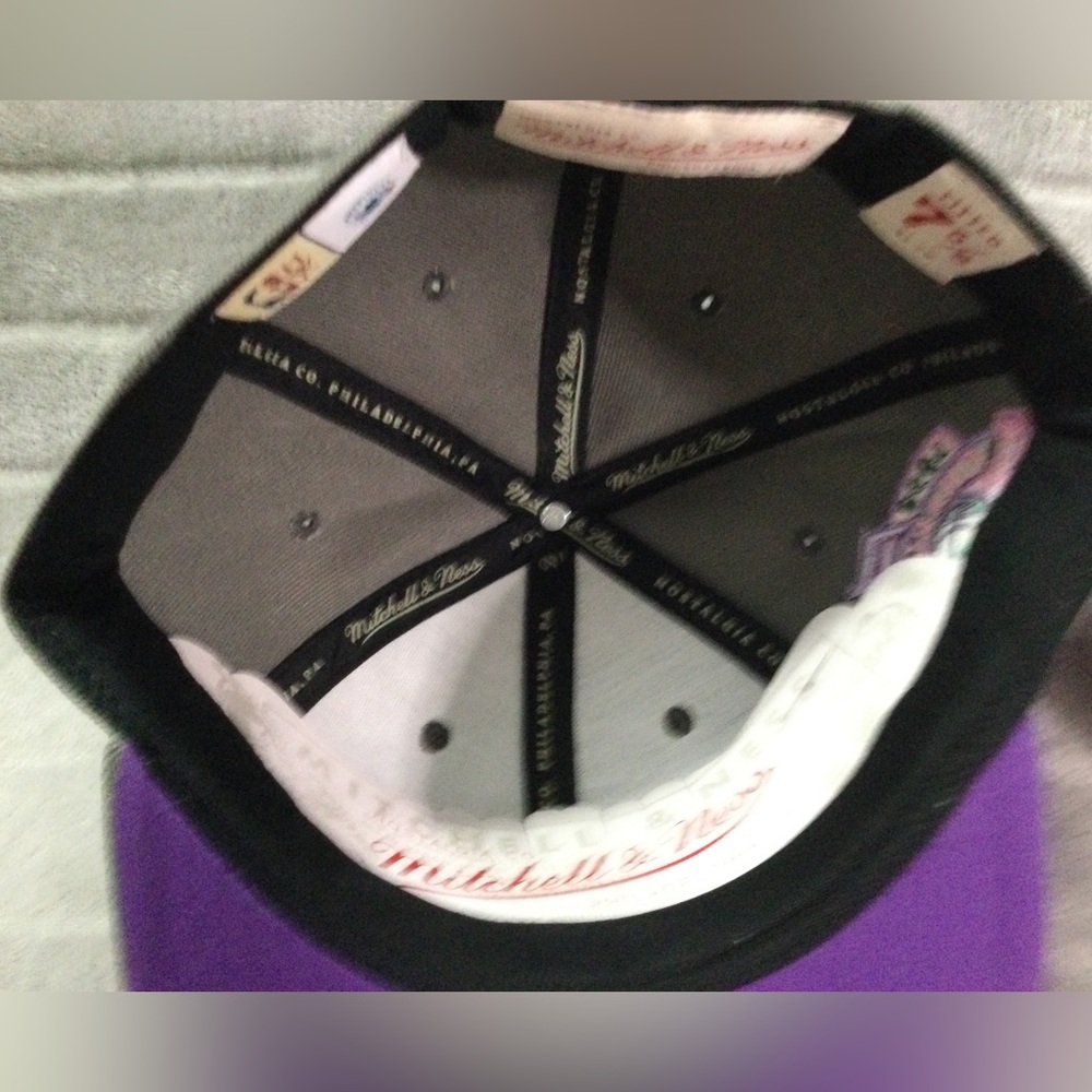 Mitchell & Ness Charlotte Hornets 5th Anniversary Grey/Pink/Purple Fitted Hat - Picture 6 of 9
